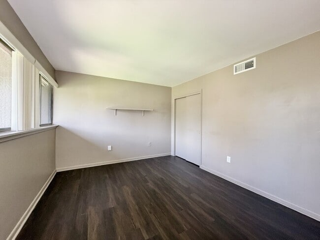 Building Photo - 785 S Village Dr