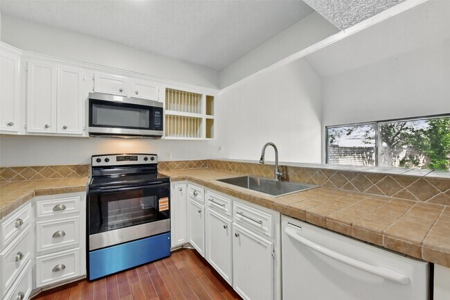 Building Photo - 3126 Windchase Blvd