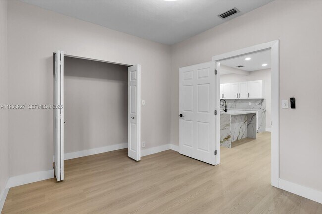 Building Photo - 559 NW 2nd St