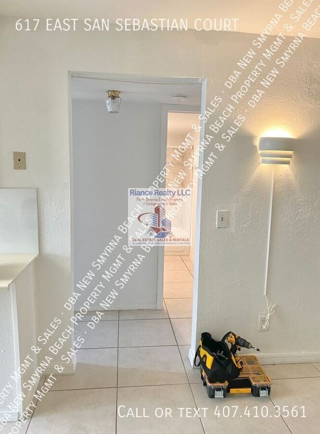 Building Photo - 617 E San Sebastian Ct
