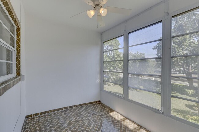 Building Photo - 5111 W Oakland Park Blvd