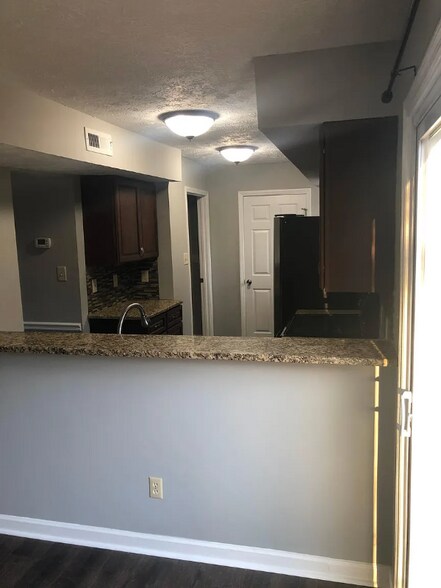 Building Photo - 9201 Shady Bend Ln