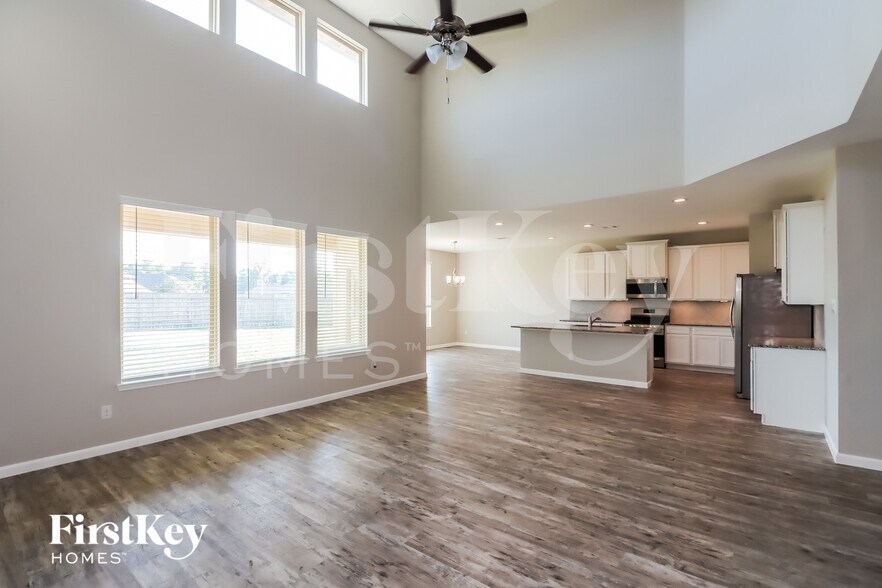 Building Photo - 28008 Langsdale Ct