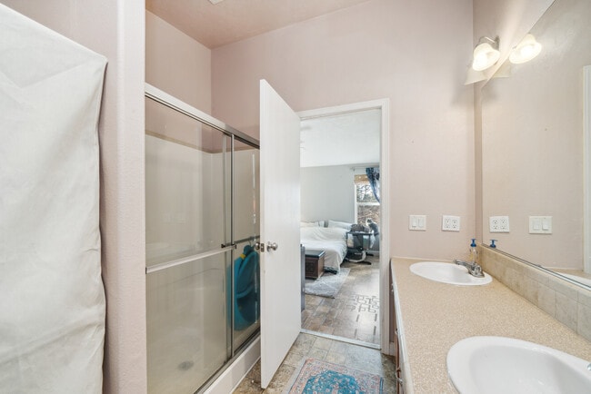 Building Photo - Bay City