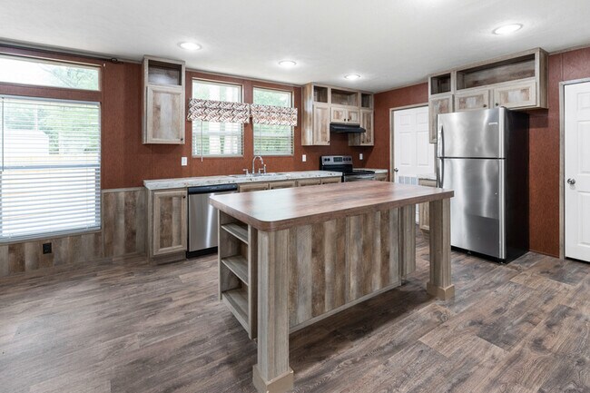 Building Photo - 204 Wild Flower Dr