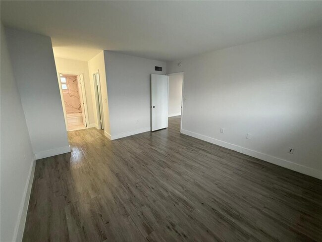 Building Photo - 3626 NE 168th St