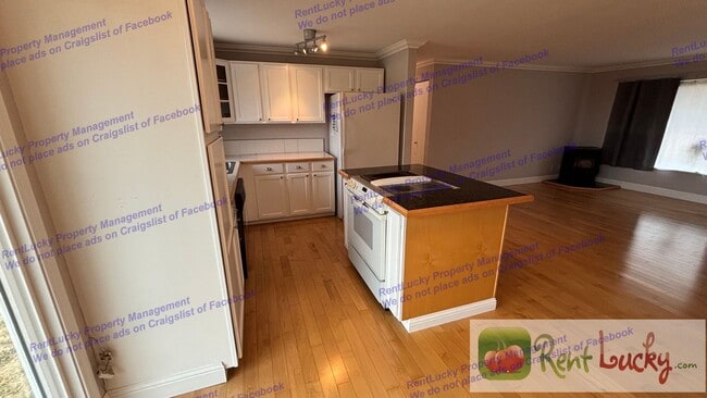Building Photo - Spacious Browns Point Home – 2 Bed | 1 Bat...