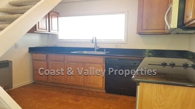 Building Photo - 611 Lantern Ln