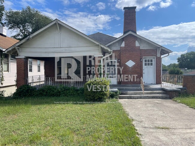 Building Photo - Charming One Bedroom Apartment