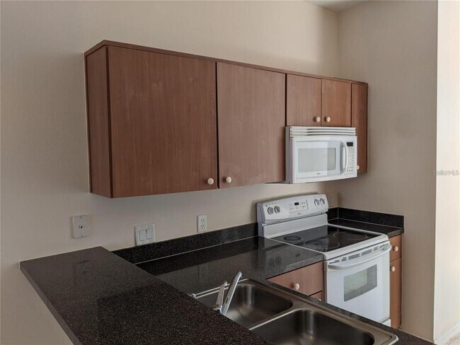 Building Photo - 1141 S Beach Cir