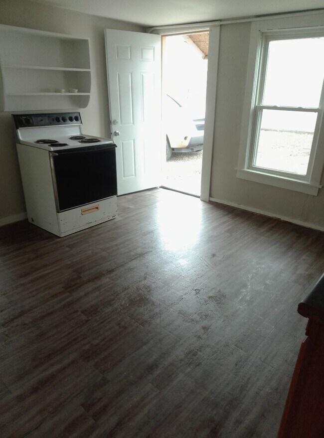 Building Photo - 214 W Jefferson St