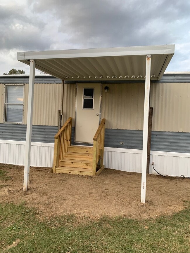 Building Photo - 3 BR, 2 BA Single Wide on Private Lot *Pri...