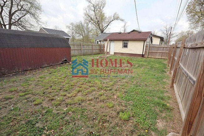 Building Photo - Two Bedroom House | Move In Ready!