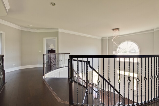 Building Photo - 8 Turnbury Ct