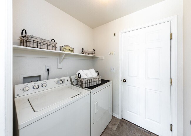 Building Photo - Lovely Home on East Side Near Military bas...