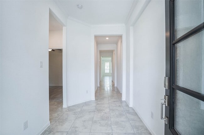Building Photo - 8726 Fairbrook Dr