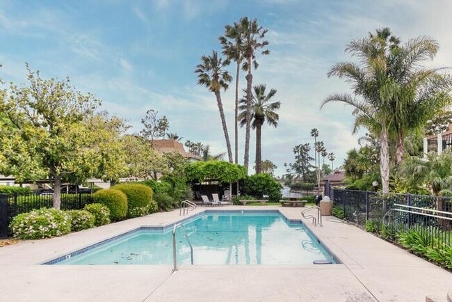 Building Photo - Beautiful Downstairs 2 Bedroom Condo Located In Gated Community Pool + Lake Access!