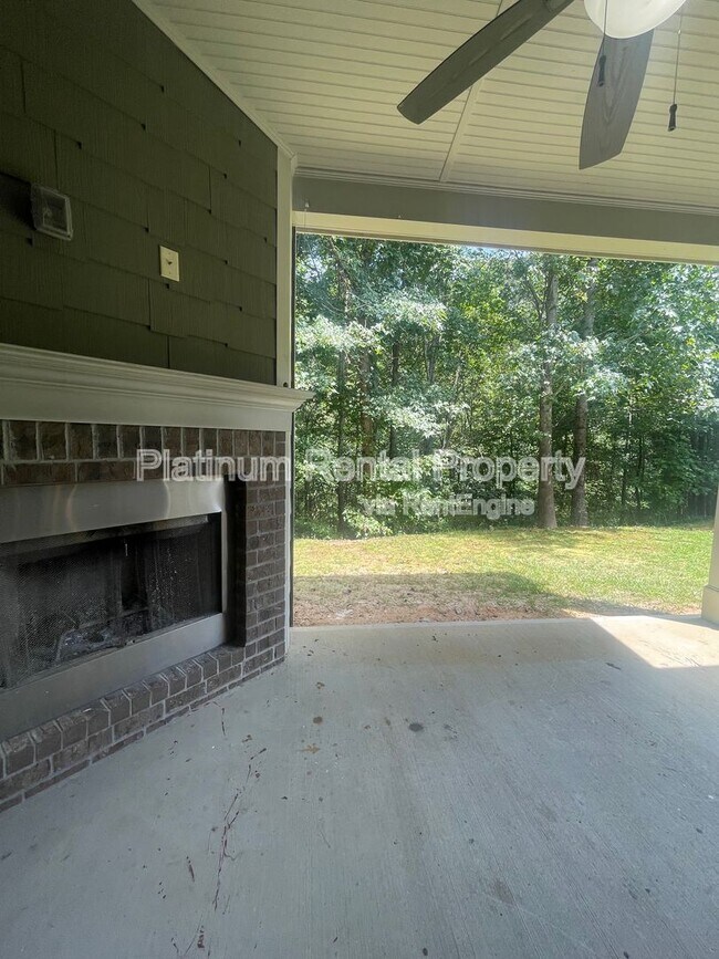 Building Photo - 7350 Silk Tree Pt
