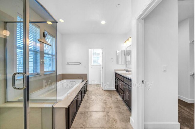 Building Photo - 3008 Lighthouse Ln