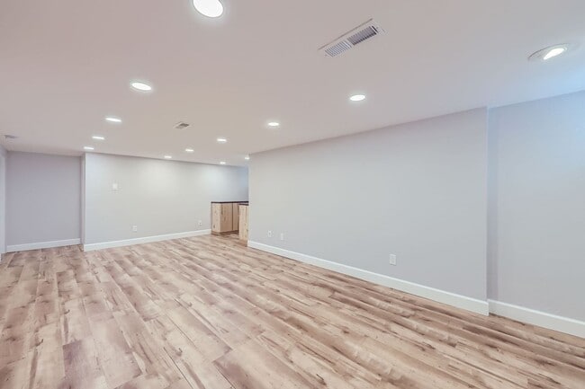 Building Photo - Wonderful West Old Town Home! A must see! ...