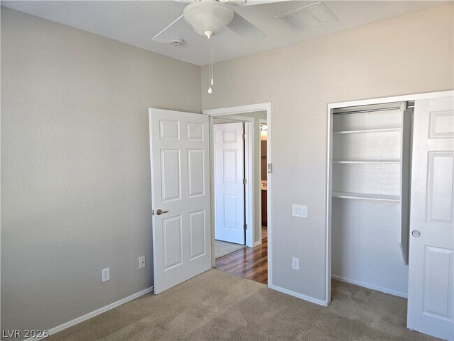 Building Photo - 6868 Sky Pointe Dr