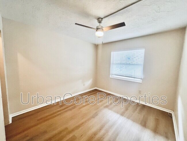 Building Photo - 115 7th Ave N