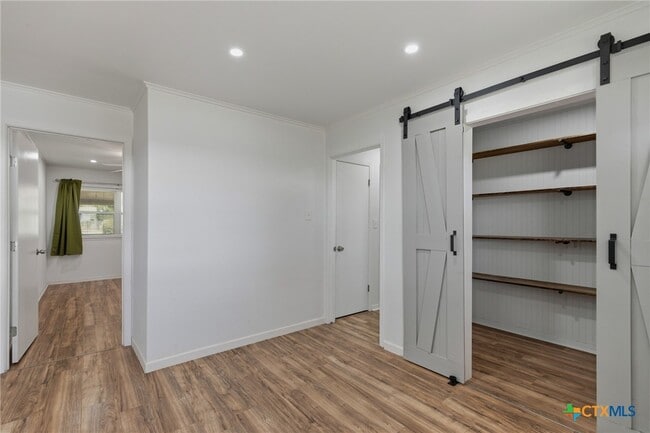 Building Photo - 1307 Summit Dr