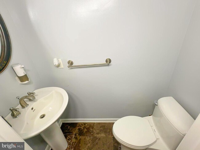 Building Photo - 1632 Briarview Ct