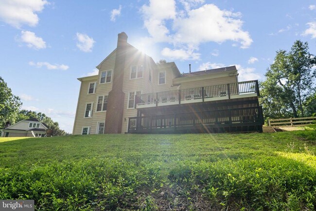 Building Photo - 10899 Woodland Falls Dr
