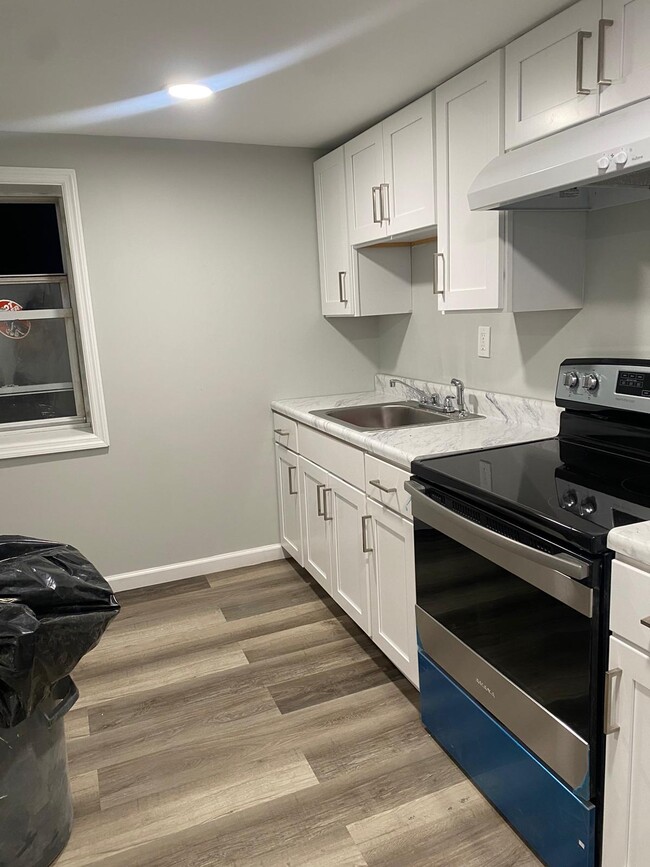 Building Photo - 12 Plank Rd