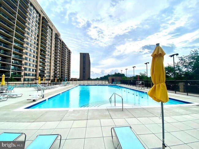 Building Photo - 3713 S George Mason Dr