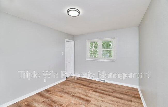 Building Photo - 10531 Fabick Dr