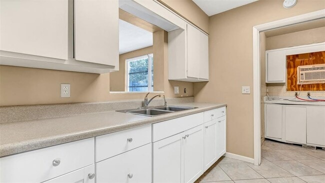 Building Photo - 1460 S Betty Ln