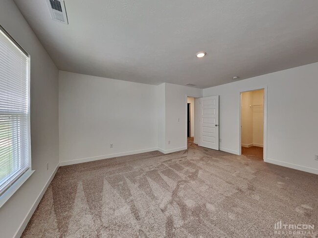 Building Photo - 2120 S Quincy Dr