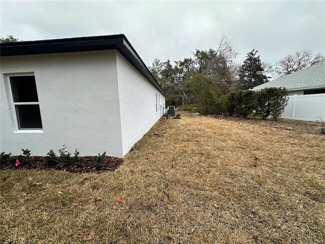 Building Photo - 9 Mimosa Ct W