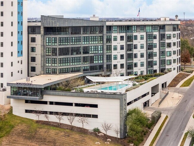 Building Photo - 800 Embassy Dr