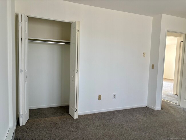 Building Photo - 39 Briarwood Ln