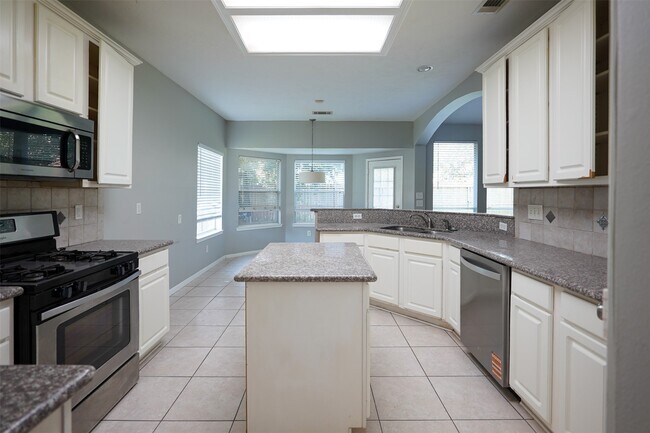 Building Photo - 2403 Blue Shadow Dr
