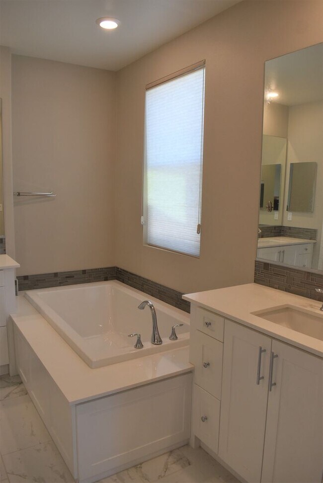 Building Photo - 16755 Coyote Bush Dr