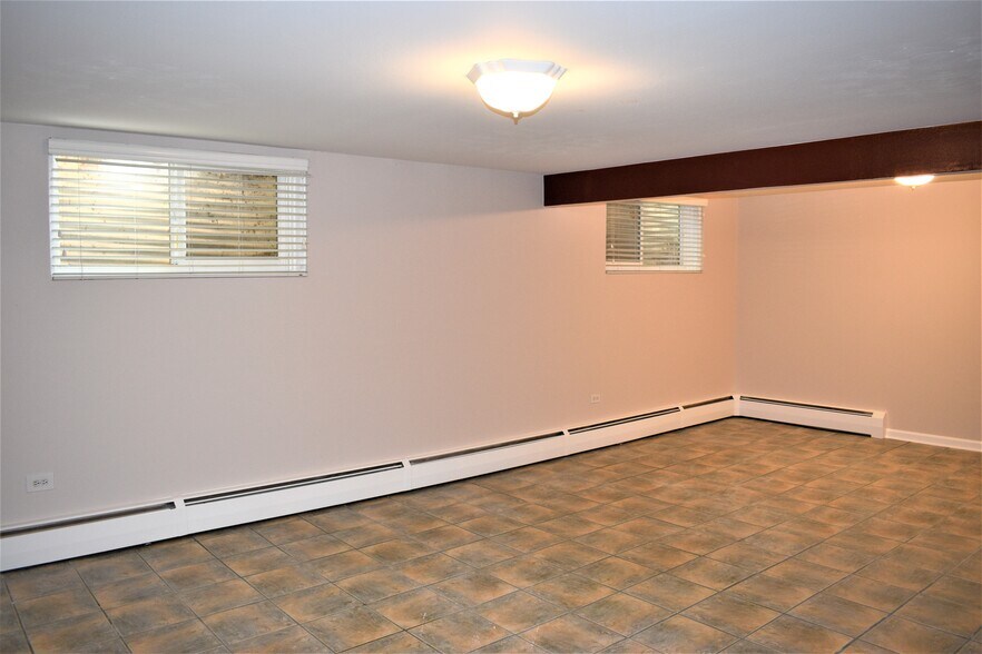 Building Photo - 12820 Willow Ln