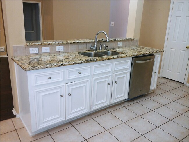 Building Photo - 3519 Deerbrook Ct
