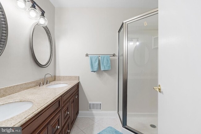 Building Photo - 424 Revere Dr