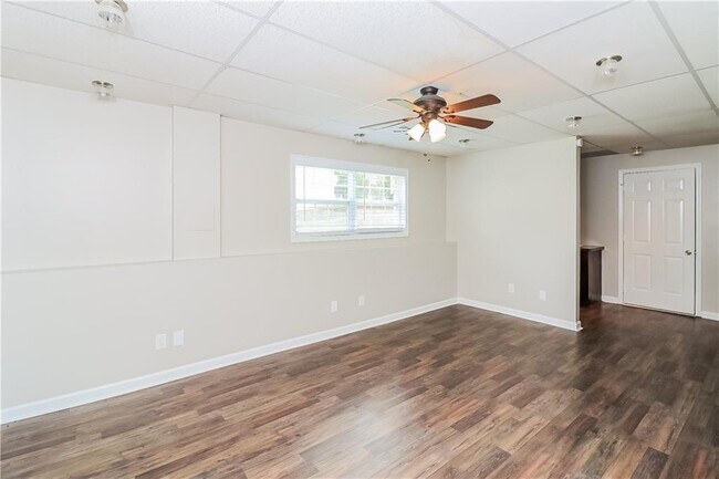 Building Photo - 100 Ivy Glen