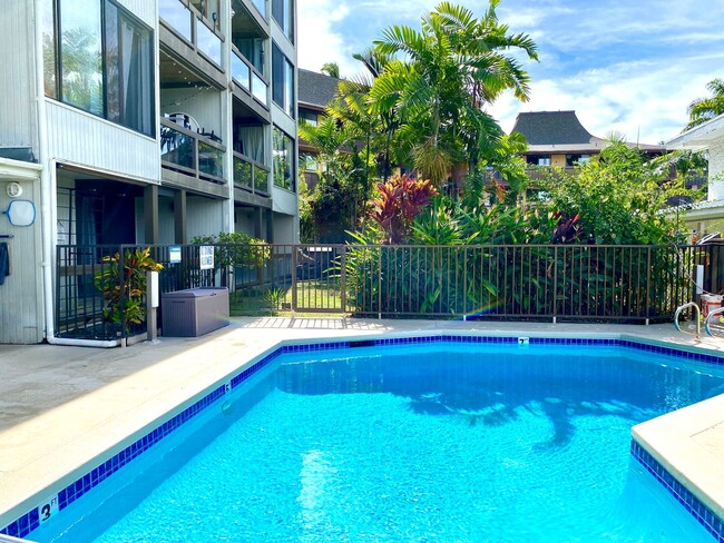 Building Photo - 3 bed / 3 bath furnished condo with ocean views!