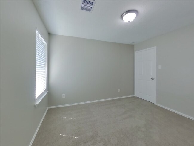 Building Photo - 18451 Sunrise Pines Dr
