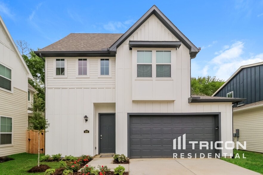 Primary Photo - 9835 Willow Creek Commerce Dr