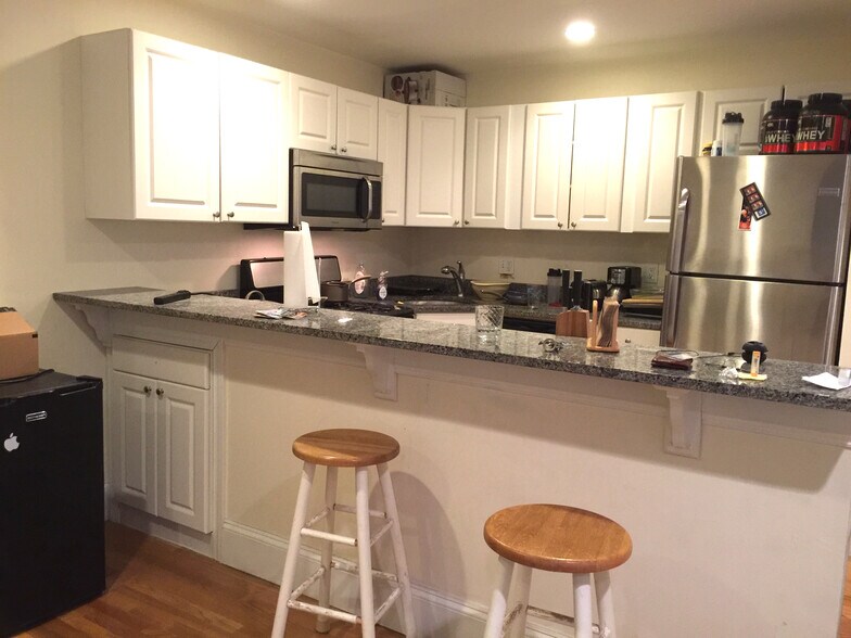 Building Photo - 324 Saint Paul St