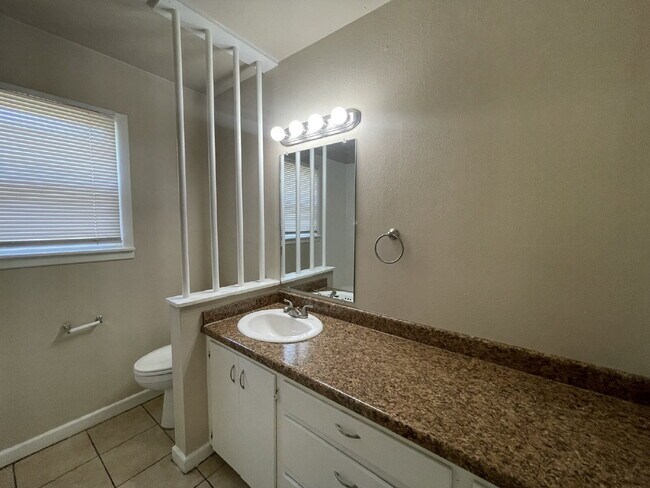 Building Photo - Adorable Home Near Texas Tech And Medical ...