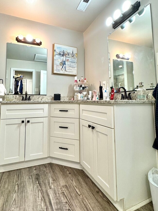Building Photo - WELCOME HOME to your Beautifully updated townhome.