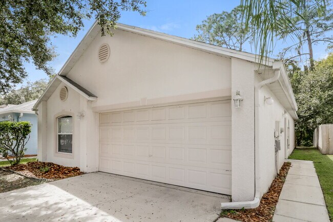 Building Photo - 30220 Birdhouse Dr